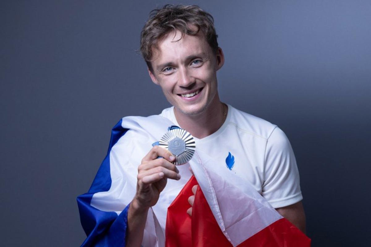 Silver medallist of the men's cycling road race France's Valentin Madouas poses during a photo session in Paris on August 4, 2024.  JOEL SAGET / AFP