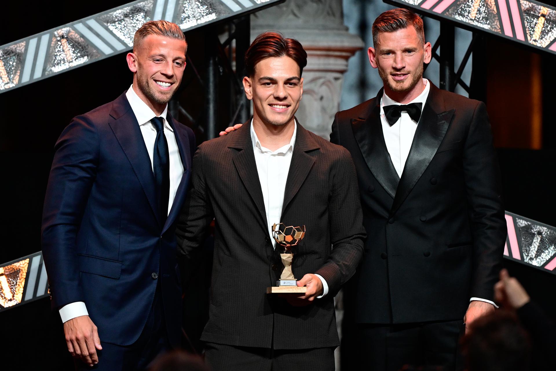 Antwerp's Toby Alderweireld, Club's Ardon Jashari with the best pro league player trophy and Anderlecht's Jan Vertonghen pose for the photographer during the Pro League Awards 2025, for the best players in the 1st and 2nd divisions of the 2024_2025 Belgian soccer championships, Monday 26 May 2025 in Antwerp. BELGA PHOTO DIRK WAEM