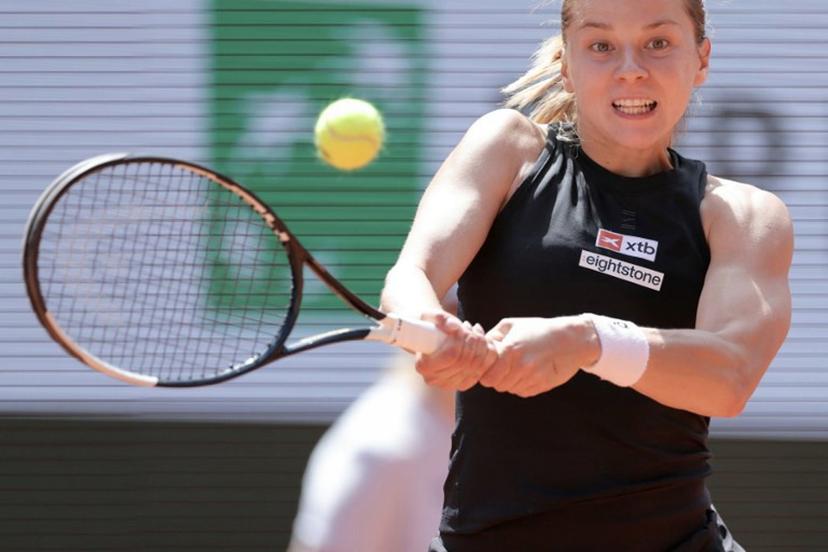 Poland's Maja Chwalinska plays a backhand return to France's Diane Parry during their women's singles match on day 9 of the French Open tennis tournament on Court Philippe-Chatrier at the Roland-Garros Complex in Paris on June 1, 2026.  Thomas SAMSON / AFP