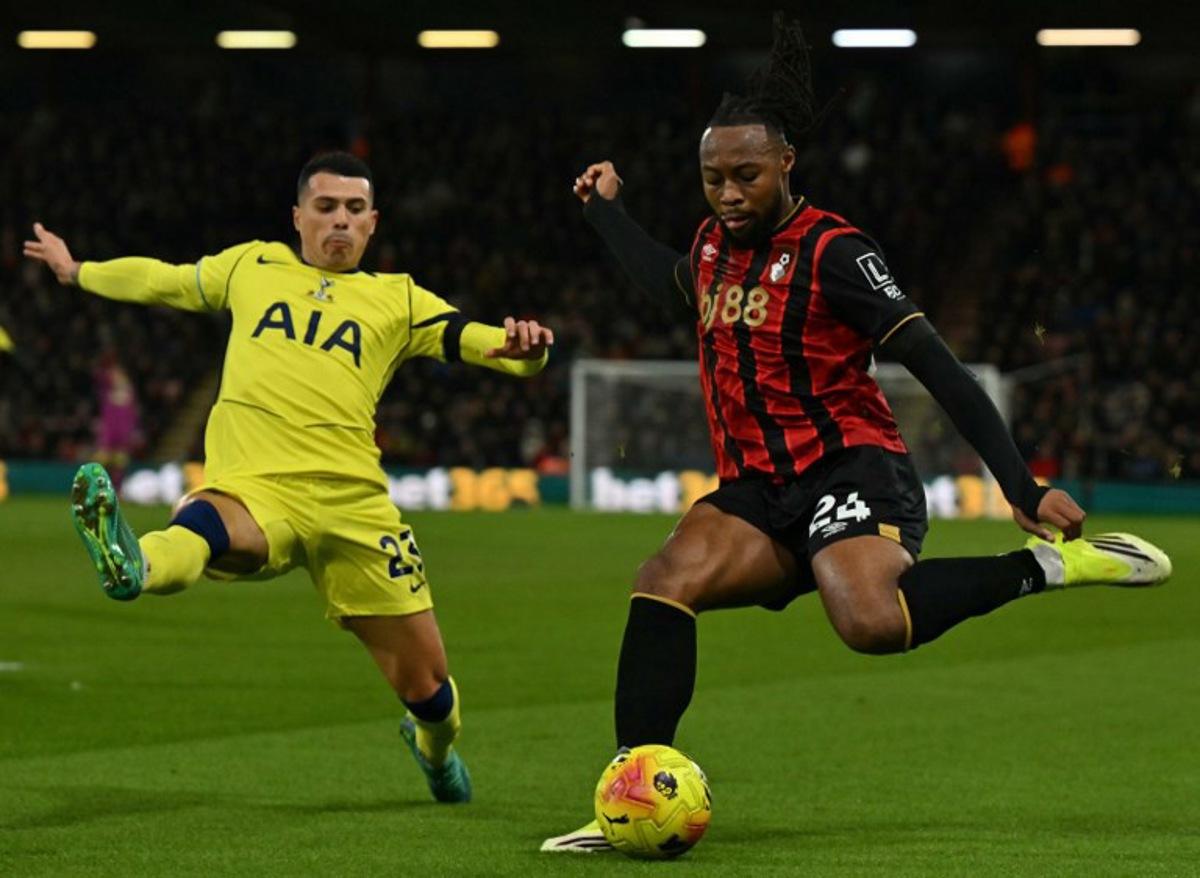 Tottenham Hotspur's Spanish defender #23 Pedro Porro (L) defends from Bournemouth's Ghanaian striker #24 Antoine Semenyo during the English Premier League football match between Bournemouth and Tottenham Hotspur at the Vitality Stadium in Bournemouth, southern England on January 7, 2026.  Glyn KIRK / AFP