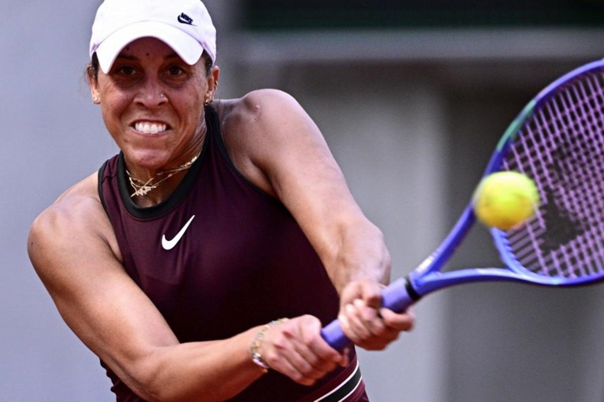 US Madison Keys plays a backhand return to US Sofia Kenin during their women's singles match on day 7 of the French Open tennis tournament on Court Suzanne-Lenglen at the Roland-Garros Complex in Paris on May 31, 2025.  JULIEN DE ROSA / AFP