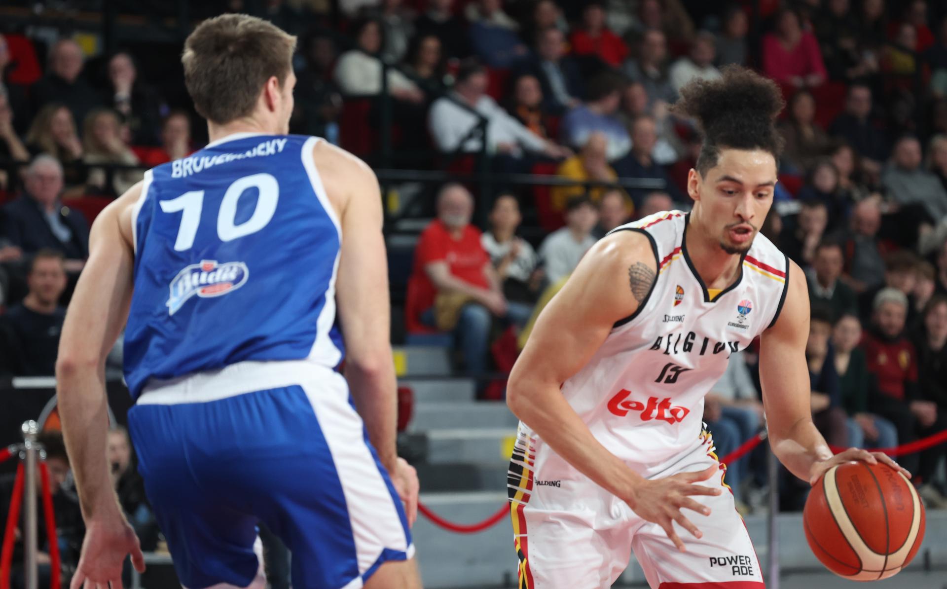 Slovak Vladimir Brodzianski and Belgium's Ismael Bako fight for the ball during a basketball match between Belgium's national team Belgian Lions and Slovakia, Thursday 20 February 2025 in Charleroi, game 5/6 in the group stage of the qualifications for the Eurobasket 2025 European championships. BELGA PHOTO VIRGINIE LEFOUR
