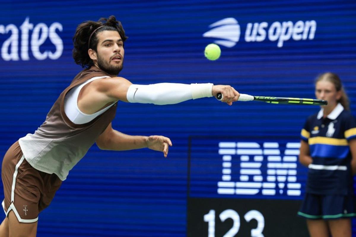 Spain's Carlos Alcaraz reaches to hit a return to China's Wu Yibing during their men's singles third round tennis match on day six of the US Open tennis tournament at the USTA Billie Jean King National Tennis Center in New York City on September 4, 2026.  TIMOTHY A. CLARY / AFP
