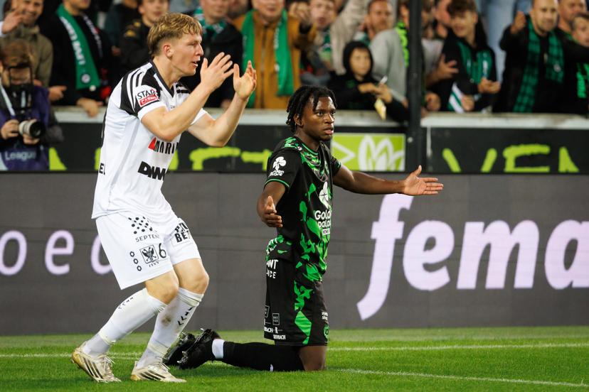 STVV's Robert-Jan Vanwesemael and Cercle's Flavio Basilua Jacinto Nazinho pictured during a soccer match between Cercle Brugge K.S.V. and Sint-Truidense V.V., Friday 29 August 2025 in Brugge, on day 6 of the 2025-2026 'Jupiler Pro League' first division of the Belgian championship. BELGA PHOTO KURT DESPLENTER
