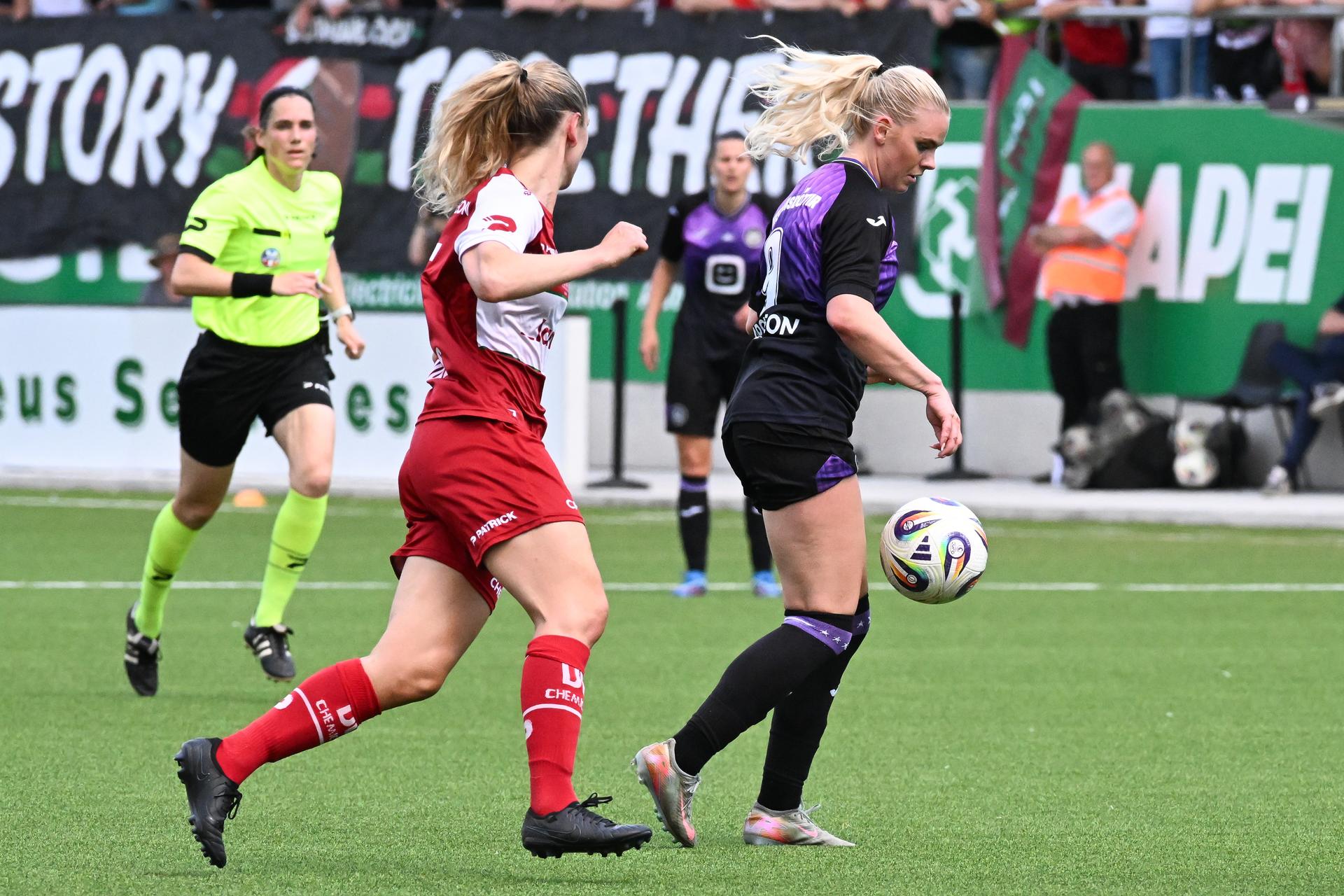 Essevee's Pauline Windels and Anderlecht's Vigdis Kristjansdottir pictured in action during a soccer game between RSC Anderlecht and Zulte Waregem, the final of the Belgian soccer cup, Saturday 30 May 2026, in La Louviere. BELGA PHOTO JILL DELSAUX