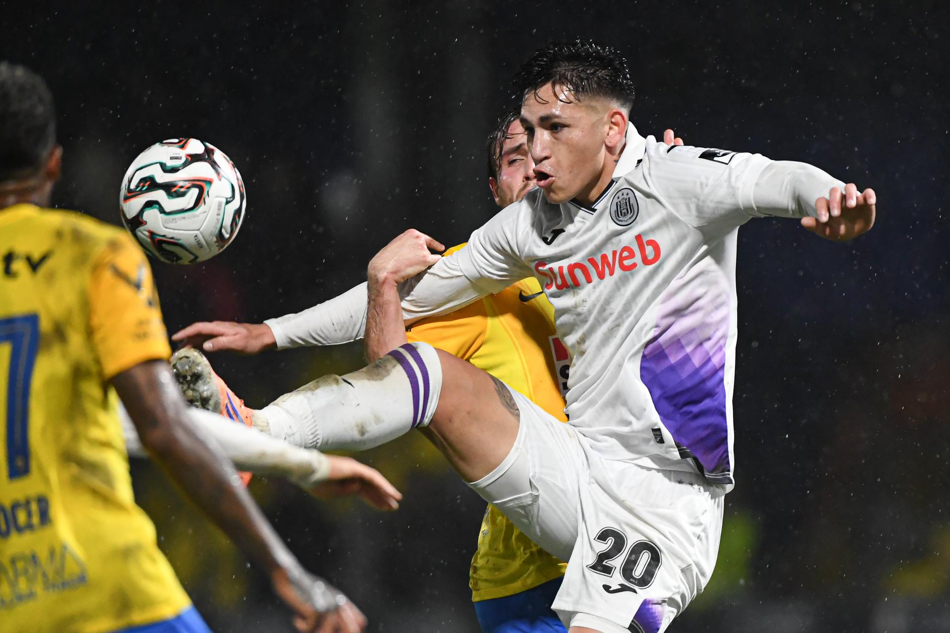 Anderlecht's Luis Vazquez and Westerlo's Tuur Rommens pictured in action during a soccer match between KVC Westerlo and RSC Anderlecht, Sunday 07 December 2025 in Westerlo, on day 17 of the 2025-2026 'Jupiler Pro League' first division of the Belgian championship. BELGA PHOTO JILL DELSAUX