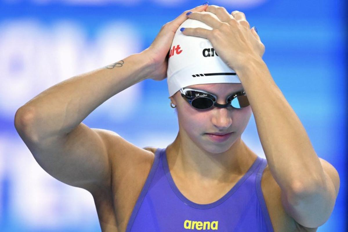US' swimmer Kate Douglass arrives to compete in a heat of the women's 50m butterfly swimming event during the 2025 World Aquatics Championships in Singapore on August 1, 2025.  François-Xavier MARIT / AFP
