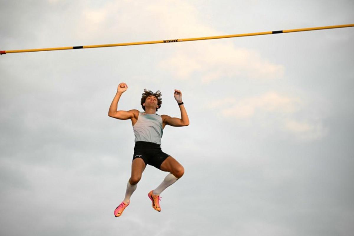 Sweden's Armand Duplantis clears the bar as he competes in the men's Pole Vault during the World Athletics Diamond League athletics meeting at the Stade Olympique de la Pontaise in Lausanne, on August 20, 2026.  Fabrice COFFRINI / AFP