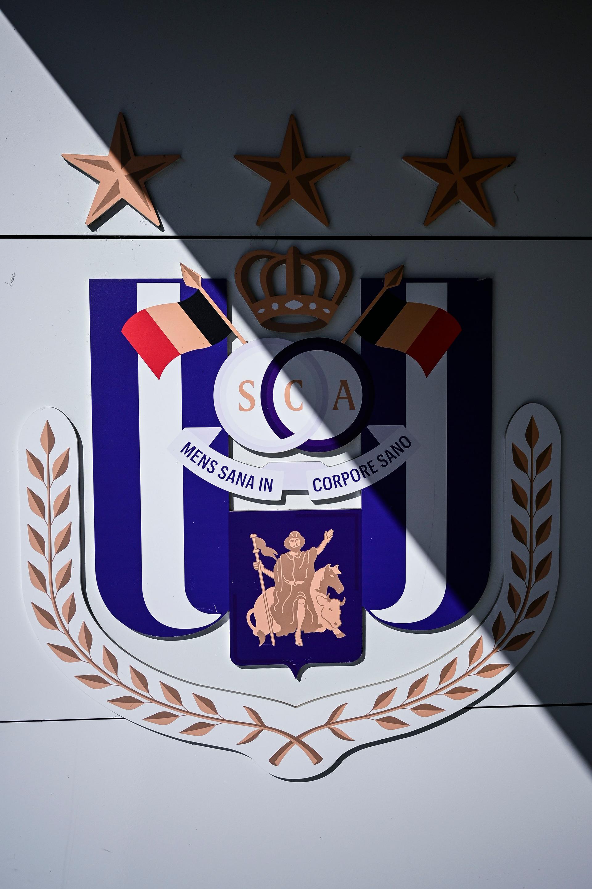 The RSC Anderlecht logo pictured at a training session of Belgian RSC Anderlecht, Wednesday 29 July in Brussels, in preparations of the second leg of the second qualifying round for the UEFA Europa League against Swedish Hammarby IF. BELGA PHOTO TOM GOYVAERTS