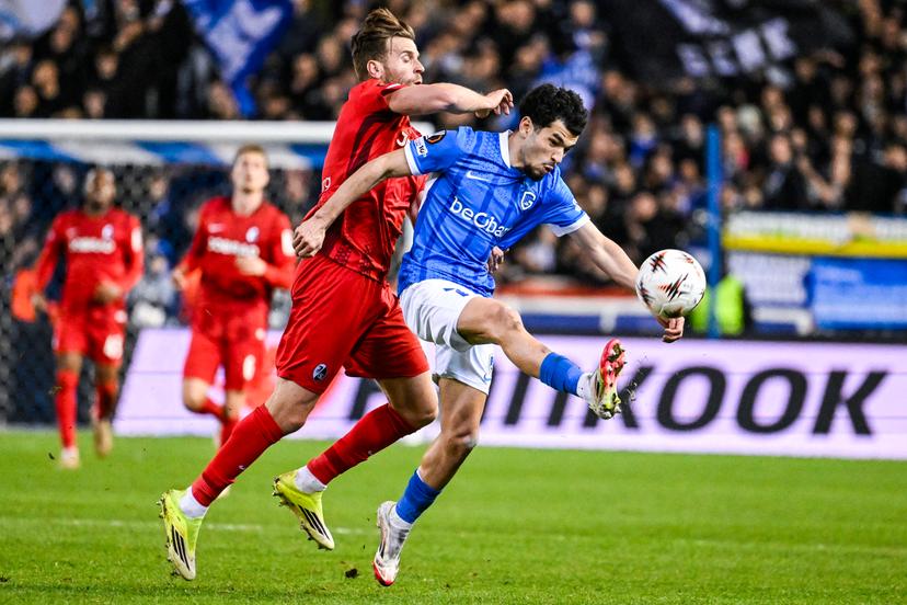 Freiburg's Lucas Holer and Genk's Zakaria El Ouahdi pictured in action during a game between Belgian soccer team KRC Genk and German Freiburg, Thursday 12 March 2026 in Genk, the first leg of the 1/16 Finals of the UEFA Europa League tournament. BELGA PHOTO TOM GOYVAERTS