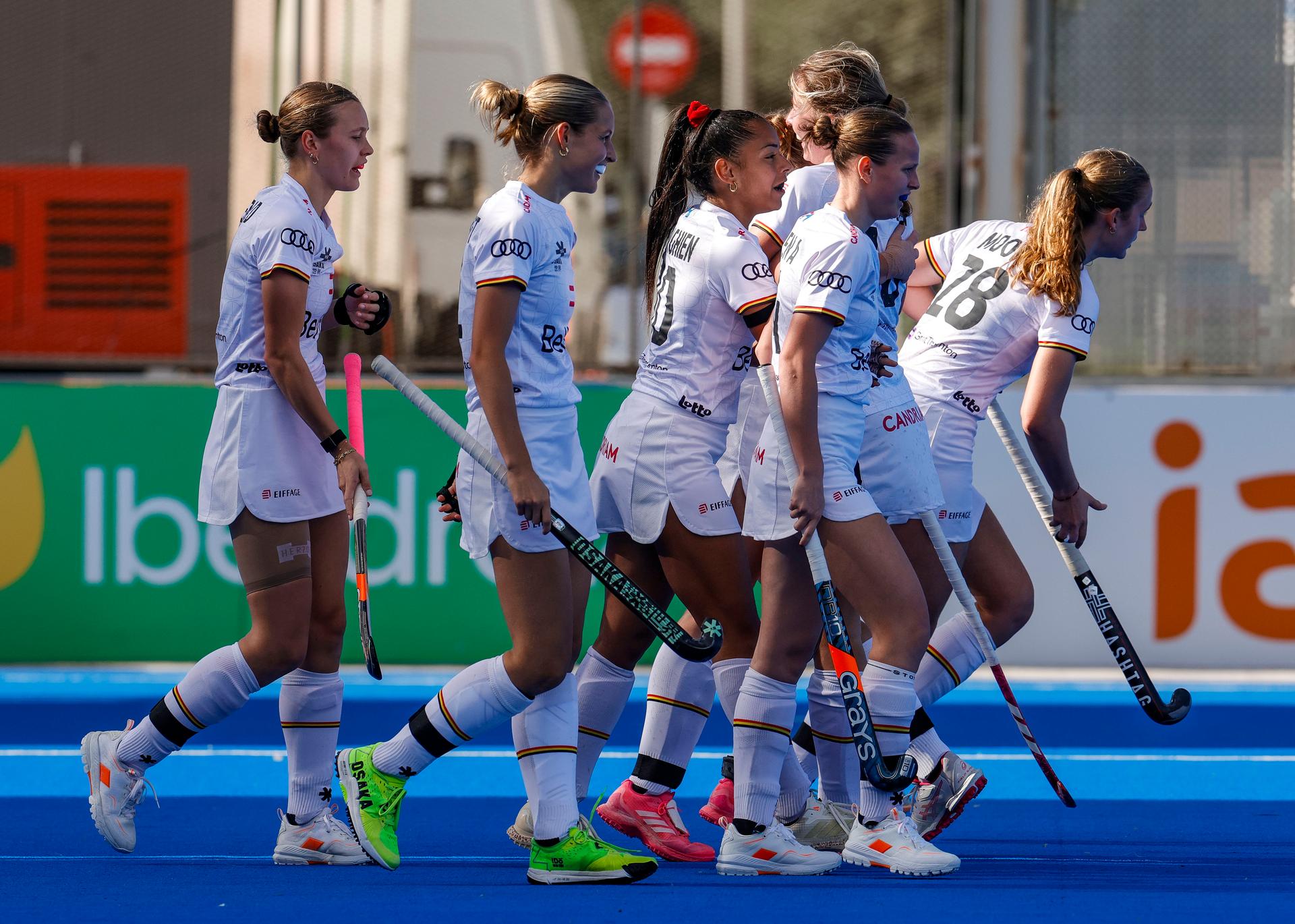 The Red Panthers celebrating during a hockey game between Belgian national team Red Panthers and Spain, The fifth game (out of 16) in the group stage of the 2025-2026 women's FIH Pro League, Thursday 05 February 2026 in Valencia, Spain.  BELGA PHOTO DAVID GONZALEZ