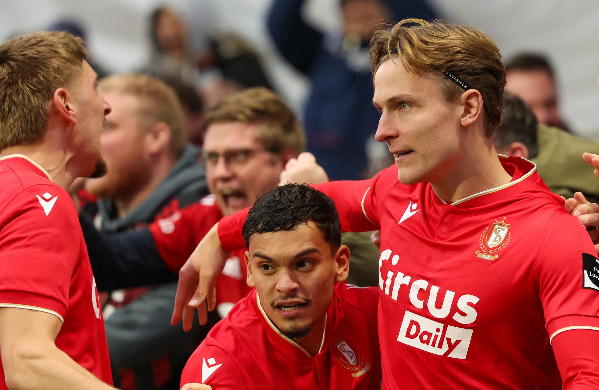 Standard's Ibe Hautekiet celebrates after scoring during a soccer match between FCV Dender EH and Standard de Liege, Saturday 20 December 2025 in Denderleeuw, on day 19 of the 2025-2026 'Jupiler Pro League' first division of the Belgian championship. BELGA PHOTO VIRGINIE LEFOUR