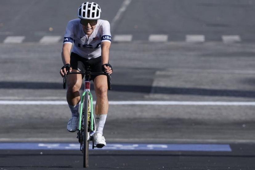 US' Kristen Faulkner cycles to the finish line to win the women's cycling road race during the Paris 2024 Olympic Games in Paris, on August 4, 2024.  David GRAY / AFP