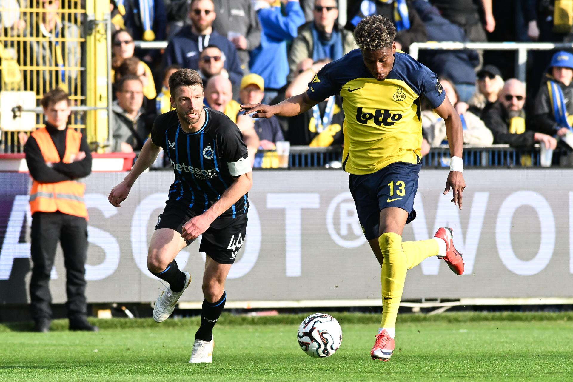 Union's Kevin Rodriguez and Club's Brandon Mechele pictured in action during a soccer match between Royale Union Saint-Gilloise and Club Brugge, Sunday 19 April 2026 in Brussels, on the third day of the Champion's Play-offs (PO1) of the 2025-2026 'Jupiler Pro League' first division of the Belgian championship. BELGA PHOTO JILL DELSAUX