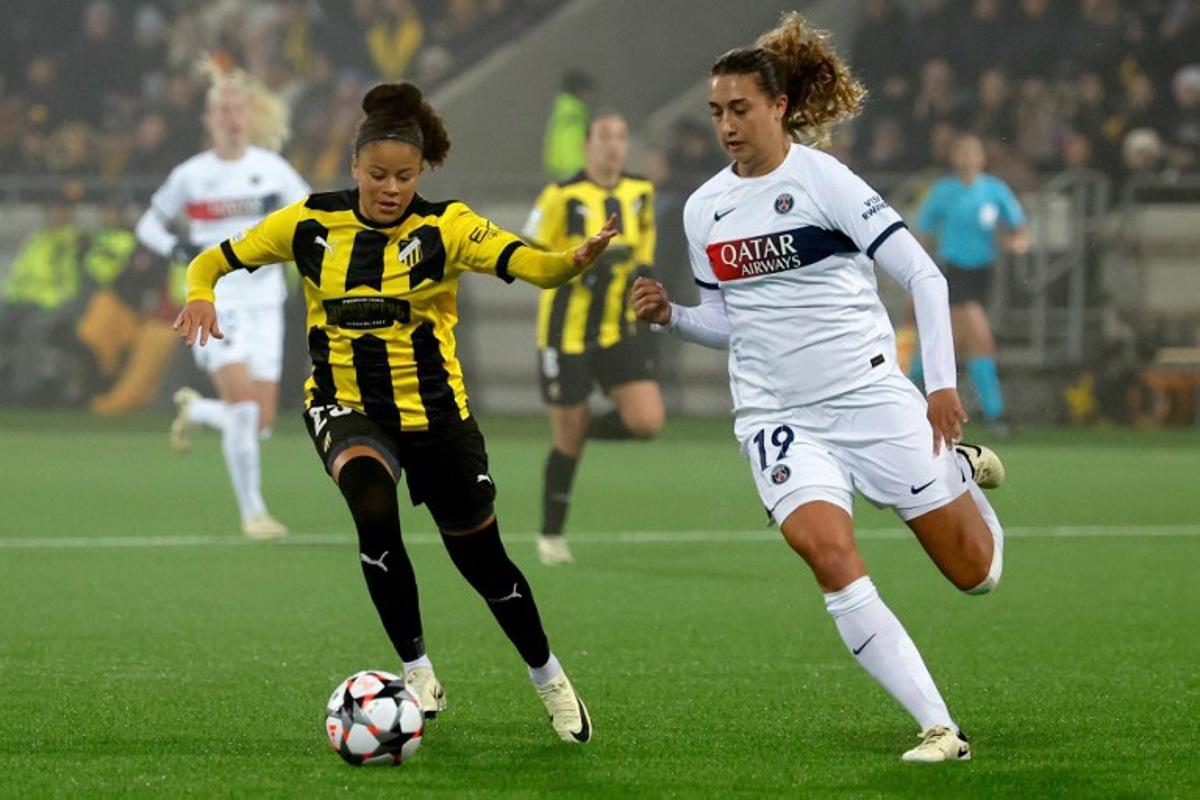 Hacken's Swedish midfielder #23 Felicia Schroder (L) and Paris Saint-Germain's American midfielder #19 Eva Gaetino vie for the ball during the UEFA Women's Champions League quarter-final, first-leg football match between Hacken and Paris Saint-Germain at Hisingen Arena, Gothenburg, Sweden on March 20, 2024.   Adam IHSE / TT News Agency / AFP