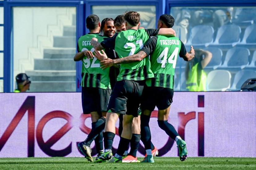 Sassuolo's French forward #45 Armand Lauriente (2nd-L) celebrates scoring his team's third goal during the Italian Serie A football match between Unione Sportiva Sassuolo and AC Milan at the Mapei Stadium in Reggio Emilia, on April 14, 2024.  Piero CRUCIATTI / AFP