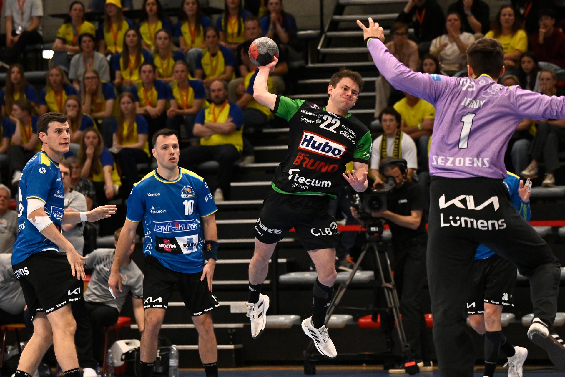 Hubo Hasselt's Tuur Borgerhoff pictured in action during a handball game between Hubo handbal Hasselt and Achilles Bocholt, Saturday 19 April 2025, in Hasselt, the men's final of the Belgian handball cup. BELGA PHOTO JOHAN EYCKENS