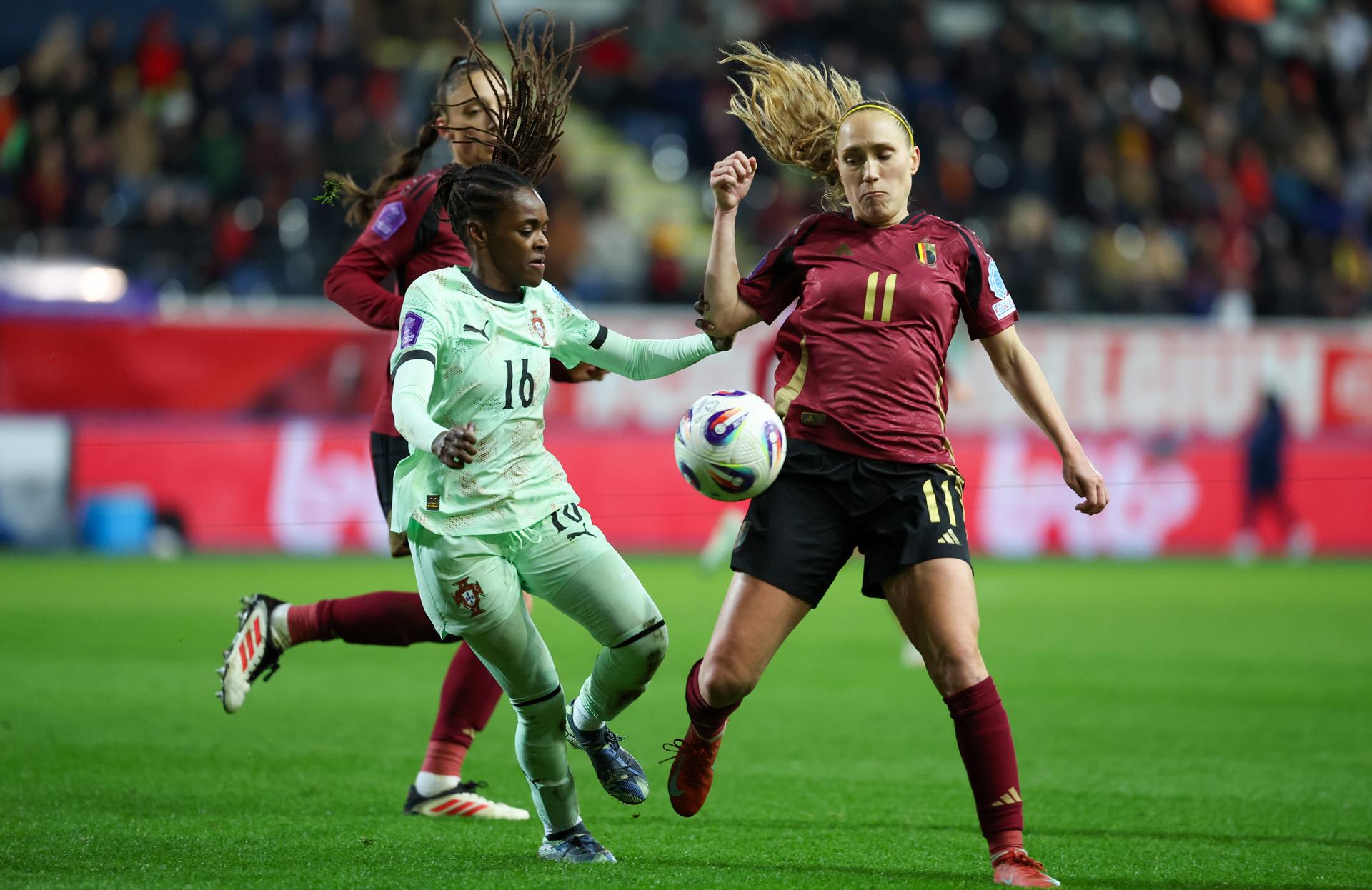 Portugal's Diana Silva and Belgium's Janice Cayman fight for the ball during a soccer game between the national teams of Belgium (Red Flames) and Portugal, on the second matchday in group A3 of the 2024-25 Women's Nations League competition, on Wednesday 26 February 2025 in Heverlee, Leuven. BELGA PHOTO VIRGINIE LEFOUR