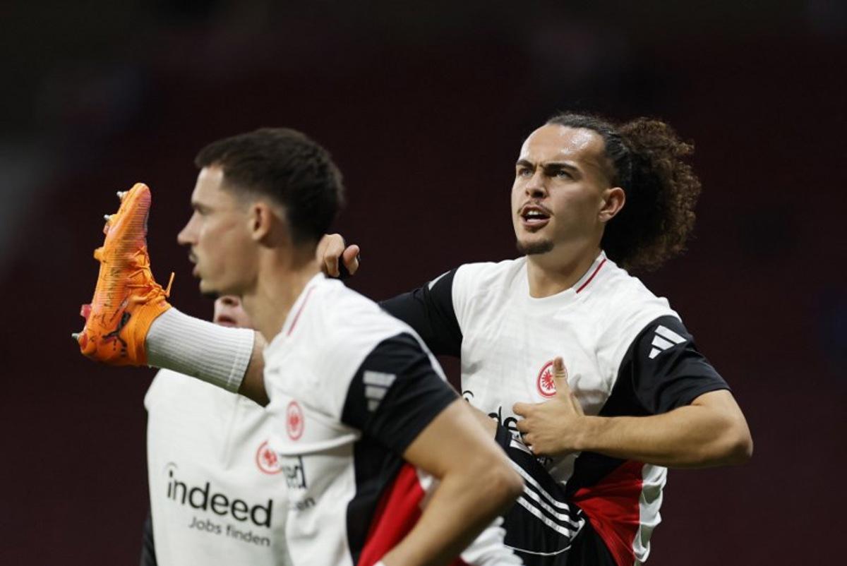 Eintracht Frankfurt's Belgian defender #03 Arthur Theate (R) warms up before the UEFA Champions League, league Phase - matchday 2 football match between Club Atletico de Madrid and Eintracht Frankfurt at the Metropolitano stadium in Madrid on September 30, 2025.  Oscar DEL POZO / AFP