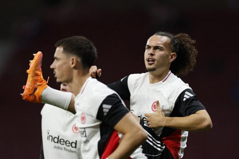 Eintracht Frankfurt's Belgian defender #03 Arthur Theate (R) warms up before the UEFA Champions League, league Phase - matchday 2 football match between Club Atletico de Madrid and Eintracht Frankfurt at the Metropolitano stadium in Madrid on September 30, 2025.  Oscar DEL POZO / AFP