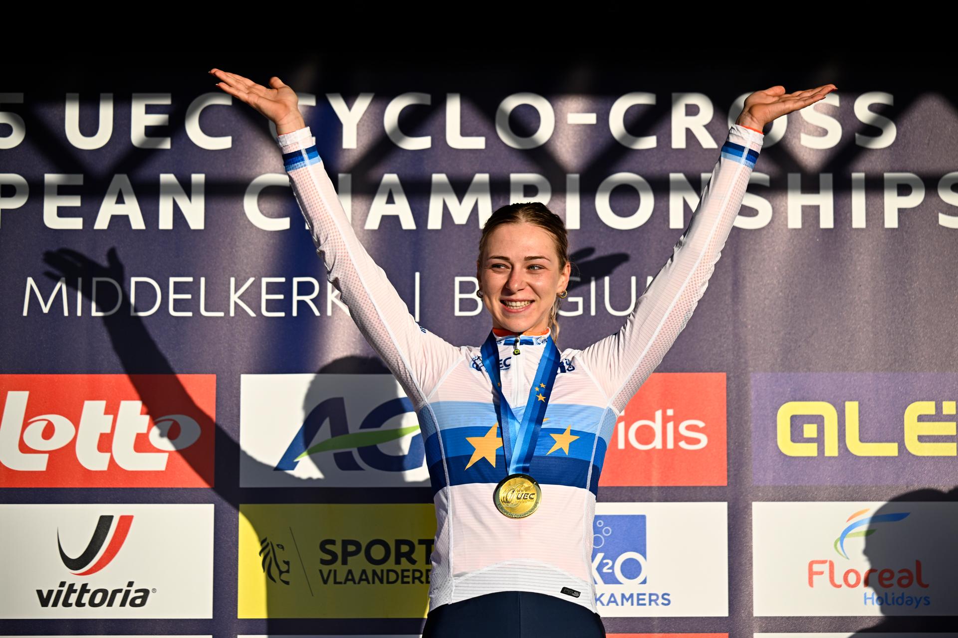 Dutch Inge van der Heijden celebrates on the podium after winning the elite women race at the UEC Cyclocross European Championships, Saturday 08 November 2025, in Middelkerke. BELGA PHOTO JASPER JACOBS