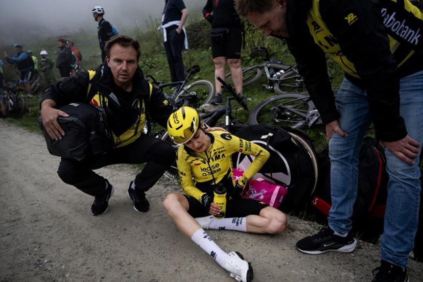 Visma Dutch rider Femke De Vries rests after the 8th stage of the Giro d'Italia Women 2026 - Tour of Italy Women cycling race between Rivoli and Sestriere, on June 6, 2026.  MARCO BERTORELLO / AFP
