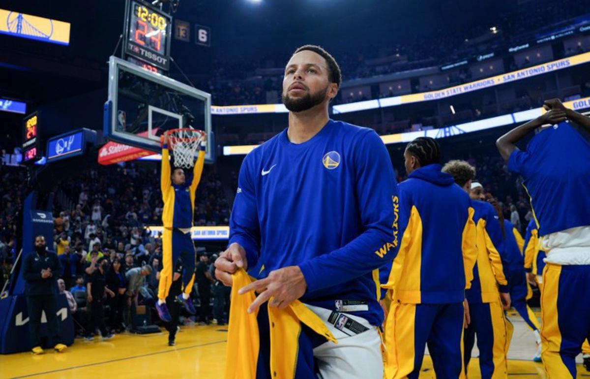 Golden State Warriors' US guard #30 Stephen Curry takes the court for the NBA preseason game between the San Antonio Spurs and Golden State Warriors at Chase Center in San Francisco, California on October 20, 2023.   Loren Elliott / AFP