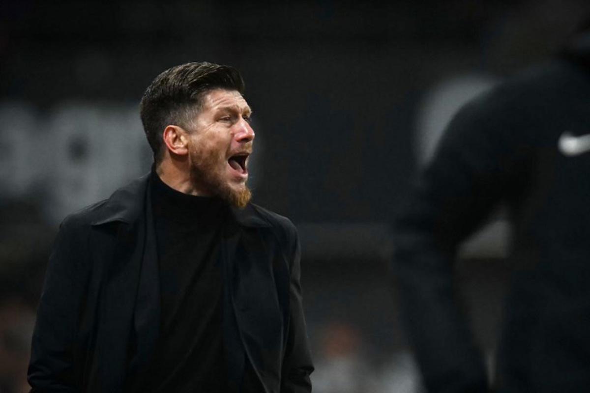 Monaco's Belgian head coach Sebastien Pocognoli reacts during the French L1 football match between Stade Rennais FC and AS Monaco at the Roazhon Park stadium in Rennes, western France, on November 22, 2025.  Lou BENOIST / AFP