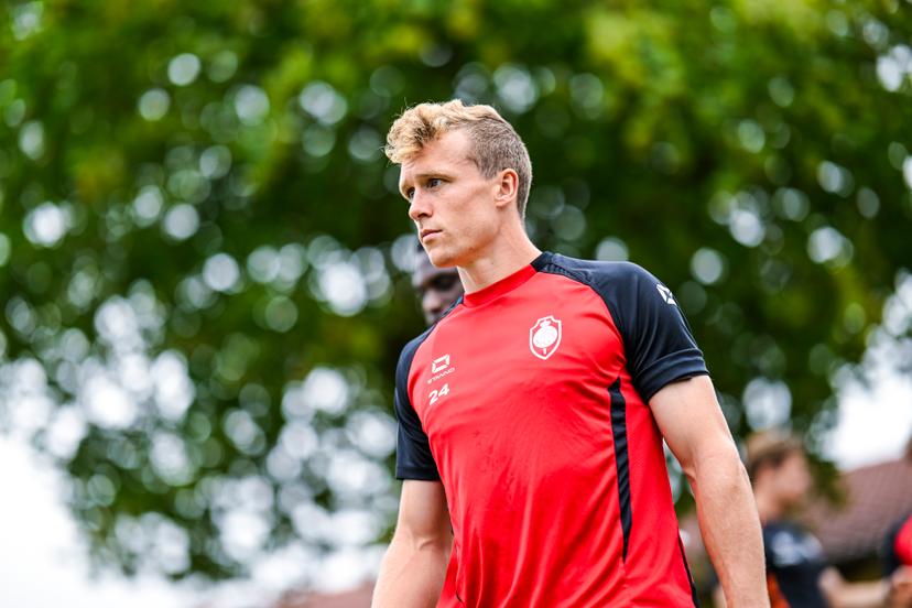 Antwerp's Thibo Somers arrives for a training session during the summer training camp of Belgian soccer team Royal Antwerp FC, Thursday 09 July 2026 in Iserlohn Germany, in preparation of the upcoming 2026-2027 first division season. BELGA PHOTO TOM GOYVAERTS