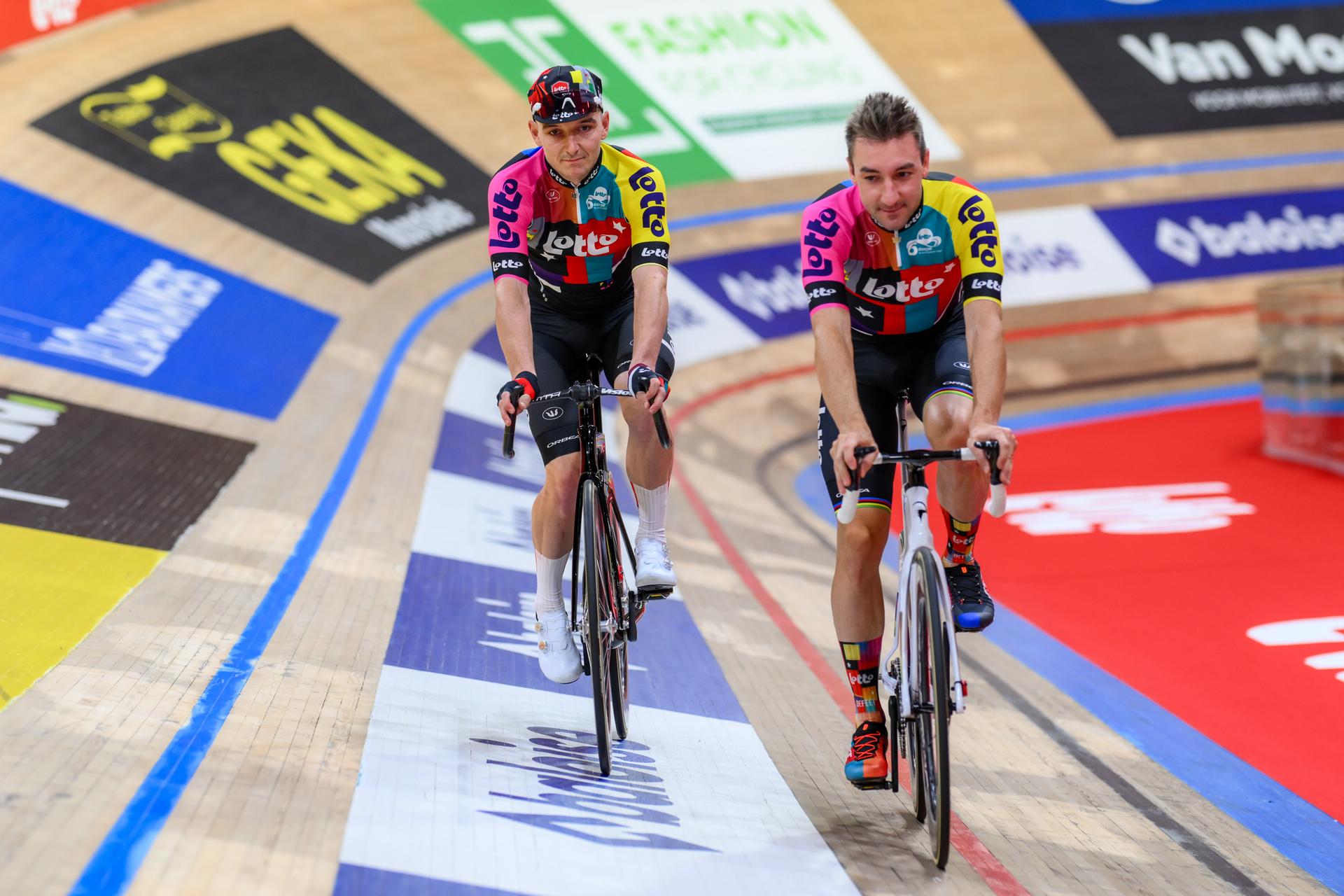 Belgian Jasper De Buyst and Italian Elia Viviani pictured during the first day of the Zesdaagse Vlaanderen-Gent six-day indoor track cycling event at the indoor cycling arena 't Kuipke, Tuesday 18 November 2025, in Gent. BELGA PHOTO DAVID PINTENS