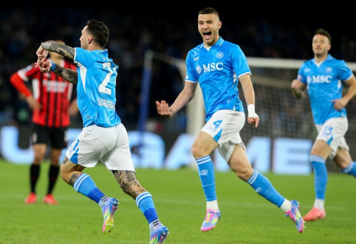 Napoli's Italian forward #21 Matteo Politano (L) celebrates after scoring a goal with teammate Napoli's Italian defender #4 Alessandro Buongiorno (R) during the Italian Serie A football match between Napoli and AC Milan at the Stadio Diego Armando Maradona in Naples, on March 30, 2025.  CARLO HERMANN / AFP