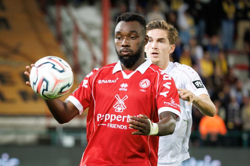 Kortrijk's Thierry Ambrose and Beveren's Sieben Dewaele fight for the ball during a soccer match between KV Kortrijk and SK Beveren, Sunday 20 September 2026 in Kortrijk, on day 7 of the 2026-2027 'Jupiler Pro League' first division of the Belgian championship. BELGA PHOTO KURT DESPLENTER