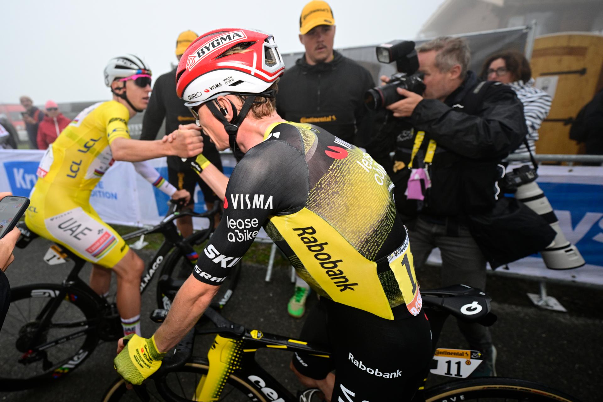 Slovenian Tadej Pogacar of UAE Team Emirates shake hands with Danish Jonas Vingegaard Hansen of Team Visma-Lease a Bike after finishing the stage 18 of the 2025 Tour de France cycling race, from Vif to Courchevel Col de la Loze, on Thursday 24 July 2025 in France. The 112th edition of the Tour de France starts on Saturday 5 July in Lille, France, and will finish in Paris, France on the 27th of July.   BELGA PHOTO DIRK WAEM