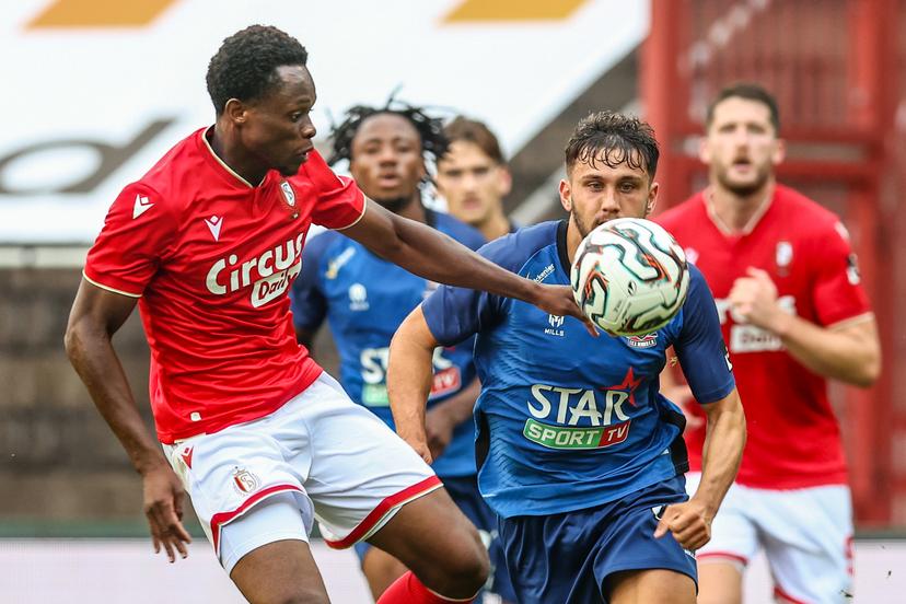 Standard's Rafiki Said and Dender's Fabio Ferraro fight for the ball during a soccer match between Standard de Liege and FCV Dender EH, Saturday 02 August 2025 in Liege, on day 2 of the 2025-2026 'Jupiler Pro League' first division of the Belgian championship. BELGA PHOTO BRUNO FAHY
