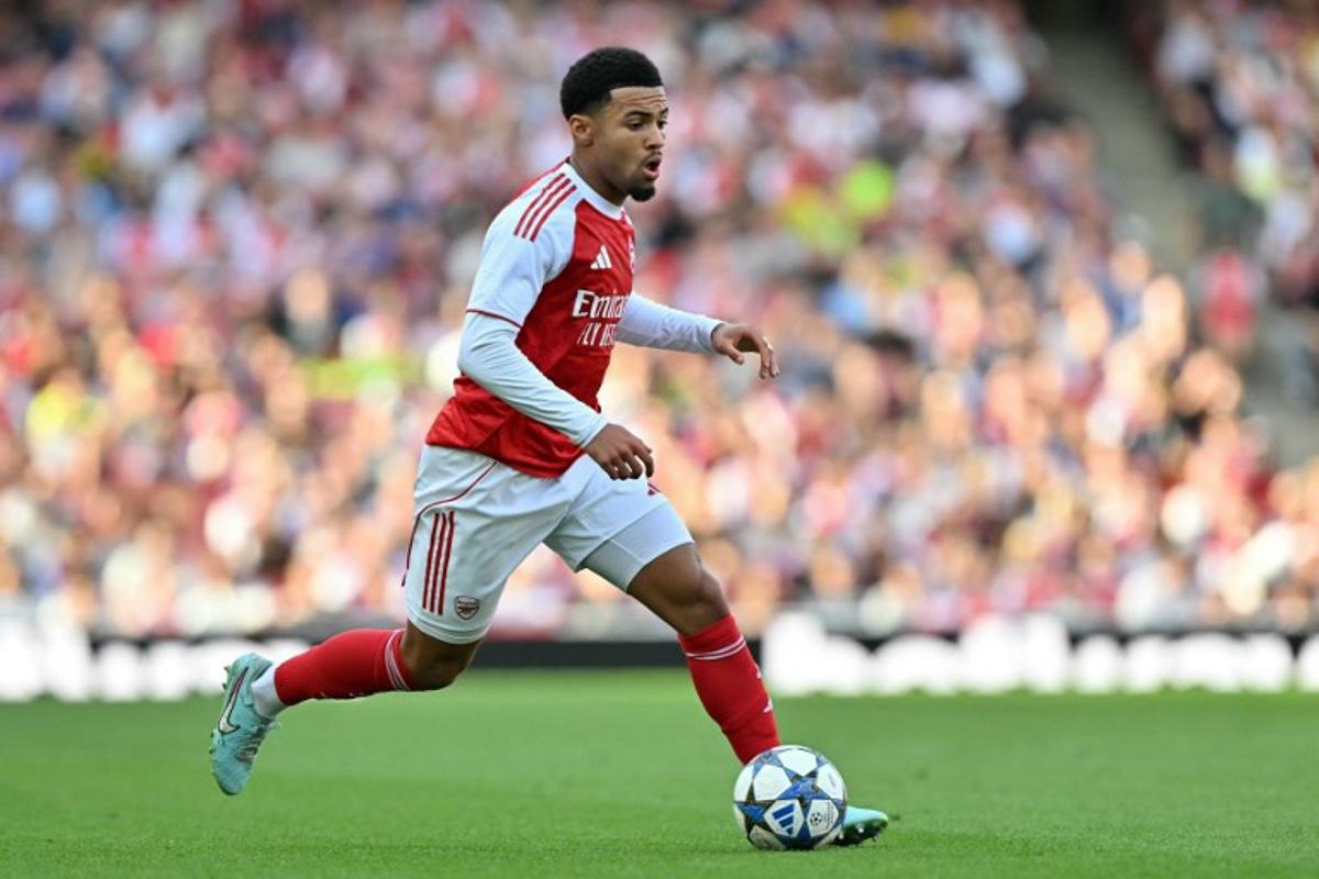 Arsenal's English midfielder #22 Ethan Nwaneri runs with the ball during the pre-season friendly football match between Arsenal and Villarreal at the Emirates Stadium in London on August 6, 2025.   Glyn KIRK / AFP