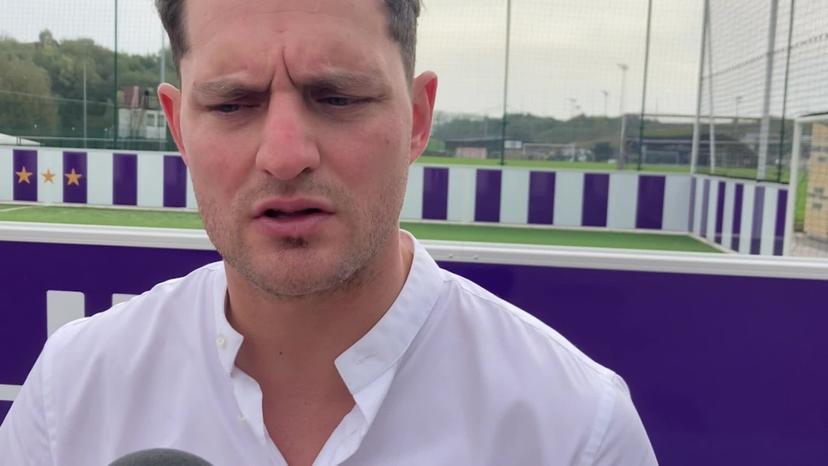 00:00:00:00-00:04:42:00 Video showing an interview in French with Tim Borguet, Chief Marketing Officer of RSC Anderlecht, talking about the new inclusivity programme 'Tous Mauves' by RSC Anderlecht and Telenet on Monday, October 9, 2023 in Brussels. BELGA VIDEO LOU LAMPAERT