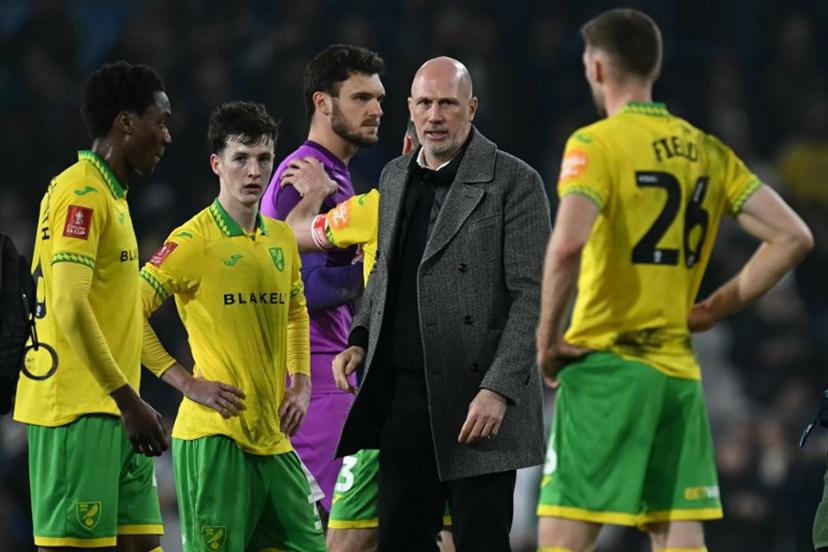 Norwich City's Belgian head coach Philippe Clement (C) consoles his players after the English FA Cup fifth round football match between Leeds United and Norwich City at Elland Road in Leeds, northern England on March 8, 2026. Leeds won the game 3-0. Paul ELLIS / AFP