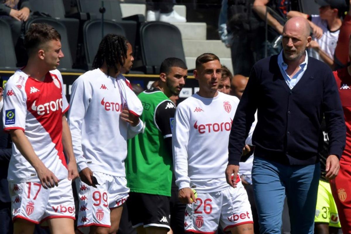 Monaco's Russian midfielder Aleksandr Golovin (L), Monaco's French defender Yllan Okou (2nd-L) and Monaco's Belgian head coach Philippe Clement (R) are pictured at the end of the French L1 football match between SCO Angers and AS Monaco at The Raymond-Kopa Stadium in Angers, western France on May 7, 2023.  JEAN-FRANCOIS MONIER / AFP