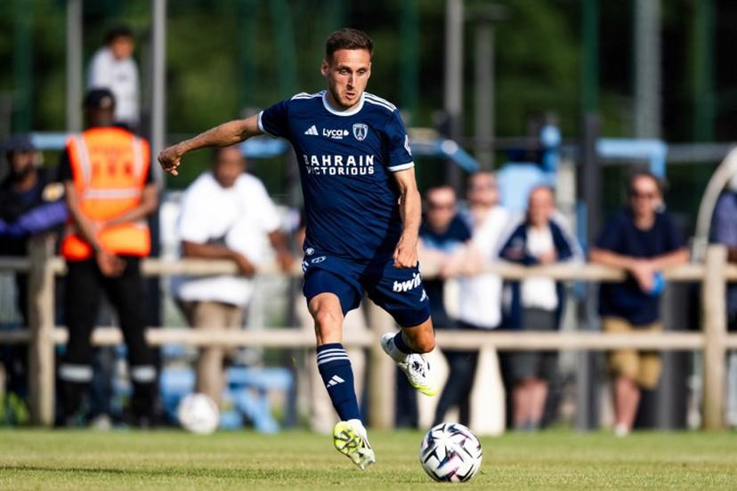 Paris FC's French defender Jules Gaudin runs with the ball during a friendly football match between Paris FC and UNFP (National Union of Professional Footballers) at the Marcel Bec Sports Complex, in Meudon, southwestern of Paris, on August 6, 2025.  Julie SEBADELHA / AFP