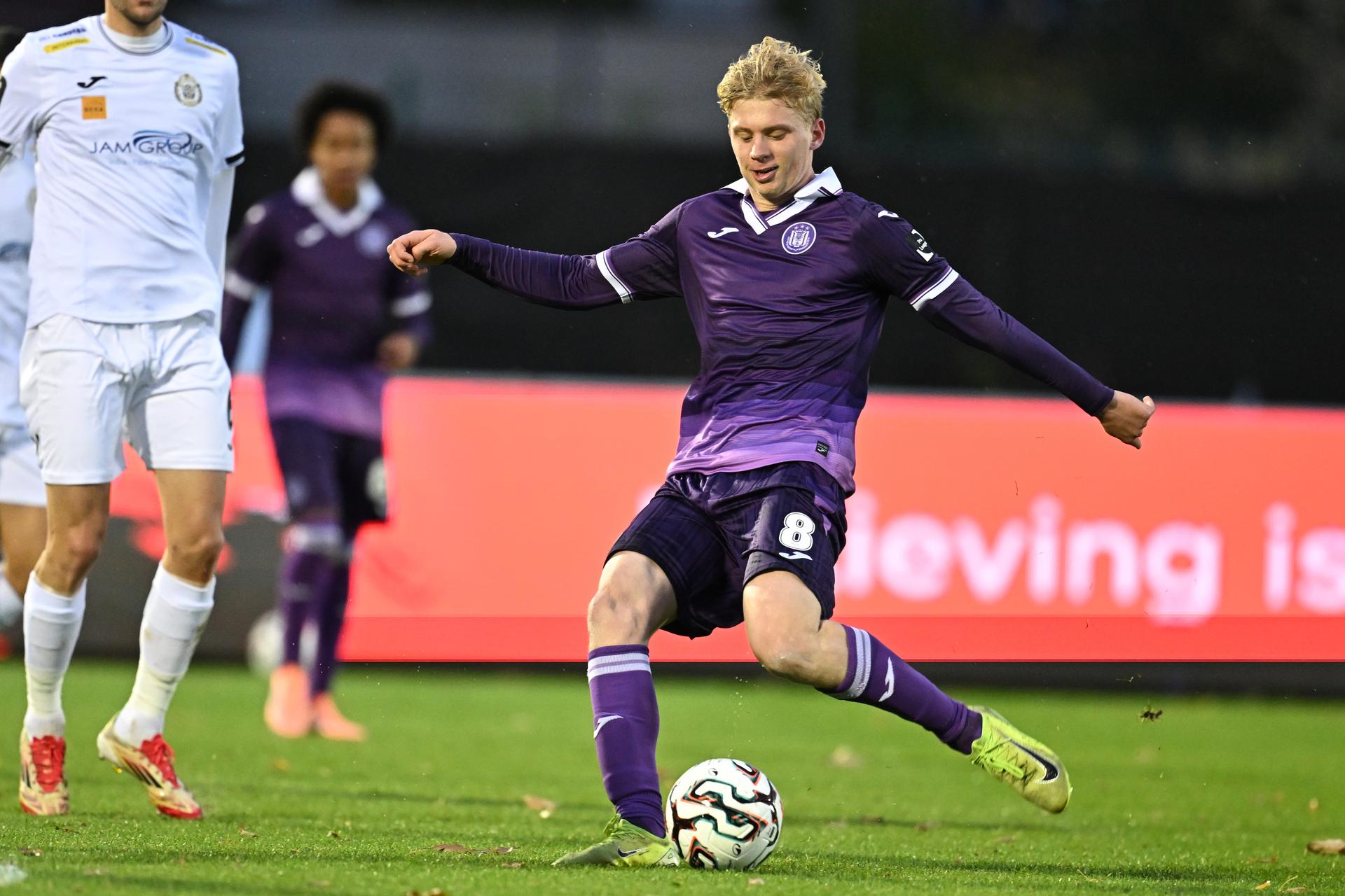 RSCA Futures' Cedric Hatenboer pictured in action during a soccer game between RSCA Futures and KSC Lokeren, Sunday 26 October 2025 in Deinze, on day 11 of the 2025-2026 'Challenger Pro League' 1B second division of the Belgian championship. BELGA PHOTO DAVID PINTENS
