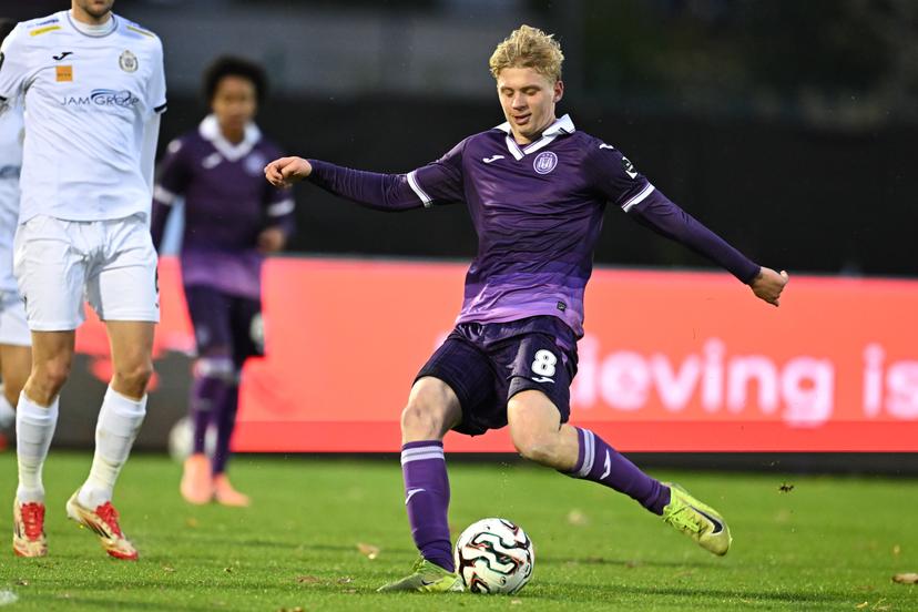 RSCA Futures' Cedric Hatenboer pictured in action during a soccer game between RSCA Futures and KSC Lokeren, Sunday 26 October 2025 in Deinze, on day 11 of the 2025-2026 'Challenger Pro League' 1B second division of the Belgian championship. BELGA PHOTO DAVID PINTENS
