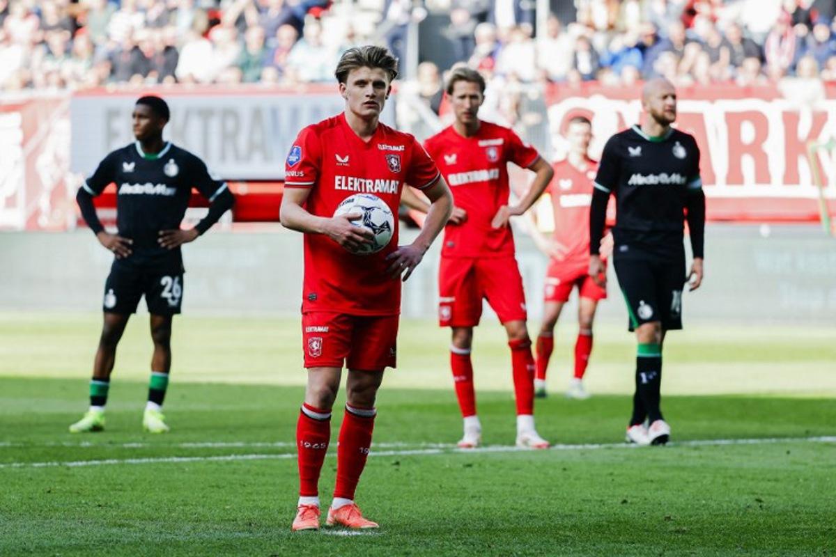 Twente's Sem Steijn prepares to shoot a penalty during the Dutch Eredivisie first division football match between FC Twente and Feyenoord at the Stadion De Grolsch Veste in Enschede, on March 16, 2025.  Vincent Jannink / ANP / AFP