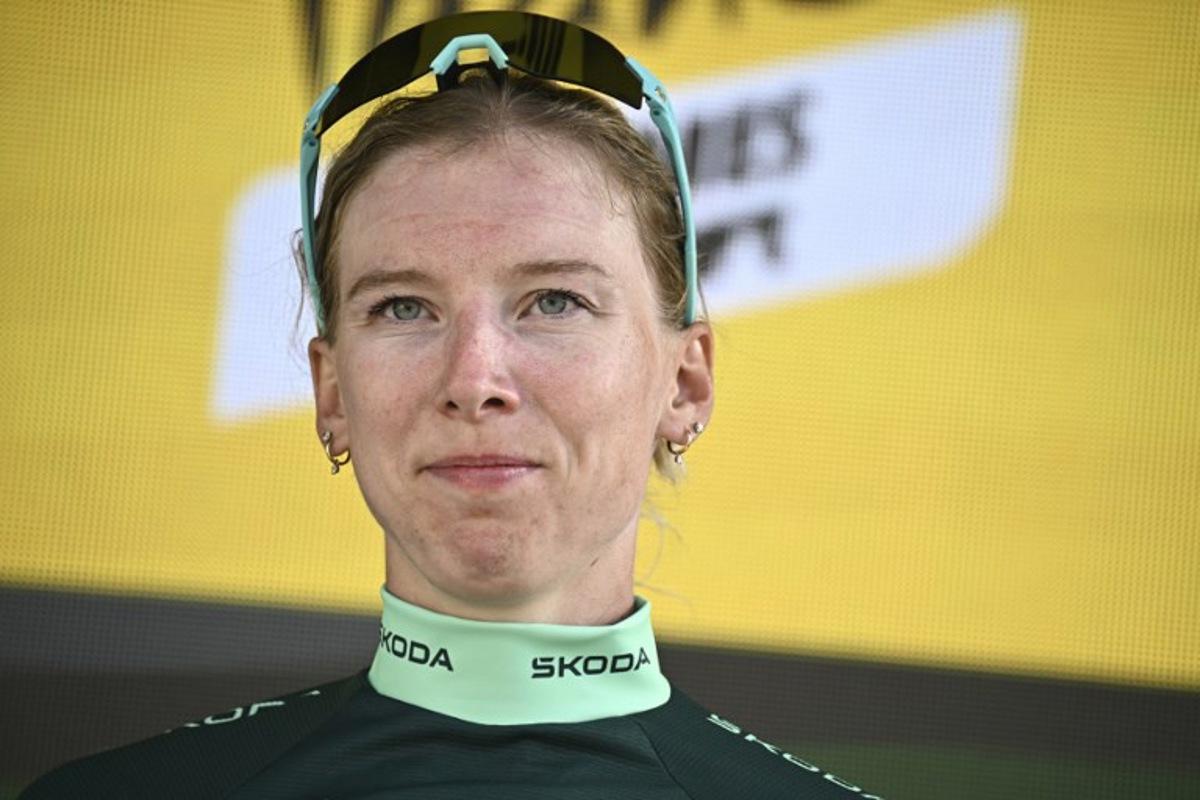 Team SD Worx - Protime's Dutch rider Lorena Wiebes celebrates on the podium with the best sprinter's green jersey after the 6th stage (out of 9) of the fourth edition of the Women's Tour de France cycling race, 123.7 km from Clermont-Ferrand to Ambert, in Ambert, central France on July 31, 2025.  JULIEN DE ROSA / AFP
