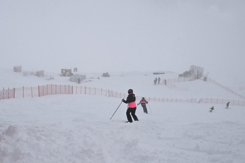 A picture shows the start of the Women's Super G in the mist after the event has been cancelled due to weather conditions during the FIS Alpine Skiing World Cup in Val di Fassa on February 24, 2024.   Andreas SOLARO / AFP