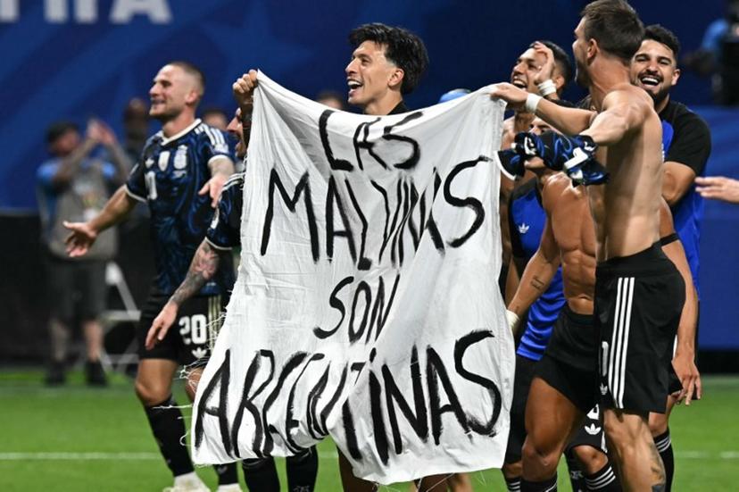 Argentina's players hold a banner reading "The Malvinas (Falkland Islands) belong to Argentina," after winning the 2026 World Cup football tournament semi-final match between England and Argentina at the Atlanta Stadium in Atlanta on July 15, 2026.   Paul ELLIS / AFP