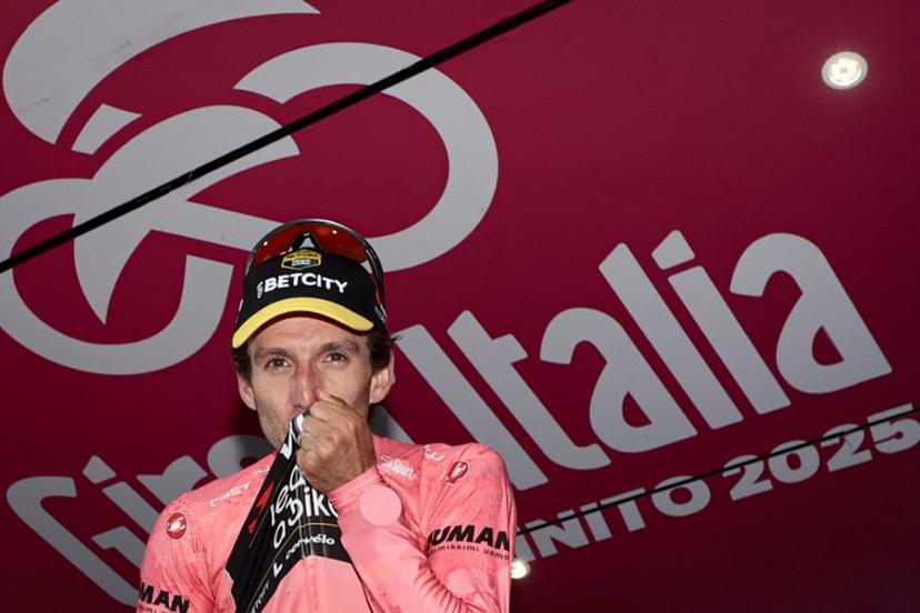Team Visma-Lease a Bike's British rider Simon Yates celebrates on the podium after winning the pink jersey of overall leader (Maglia Rosa) in the 20th stage of the 108th Giro d'Italia cycling race 205kms from Verres to Sestriere on May 31, 2025.  Luca Bettini / AFP