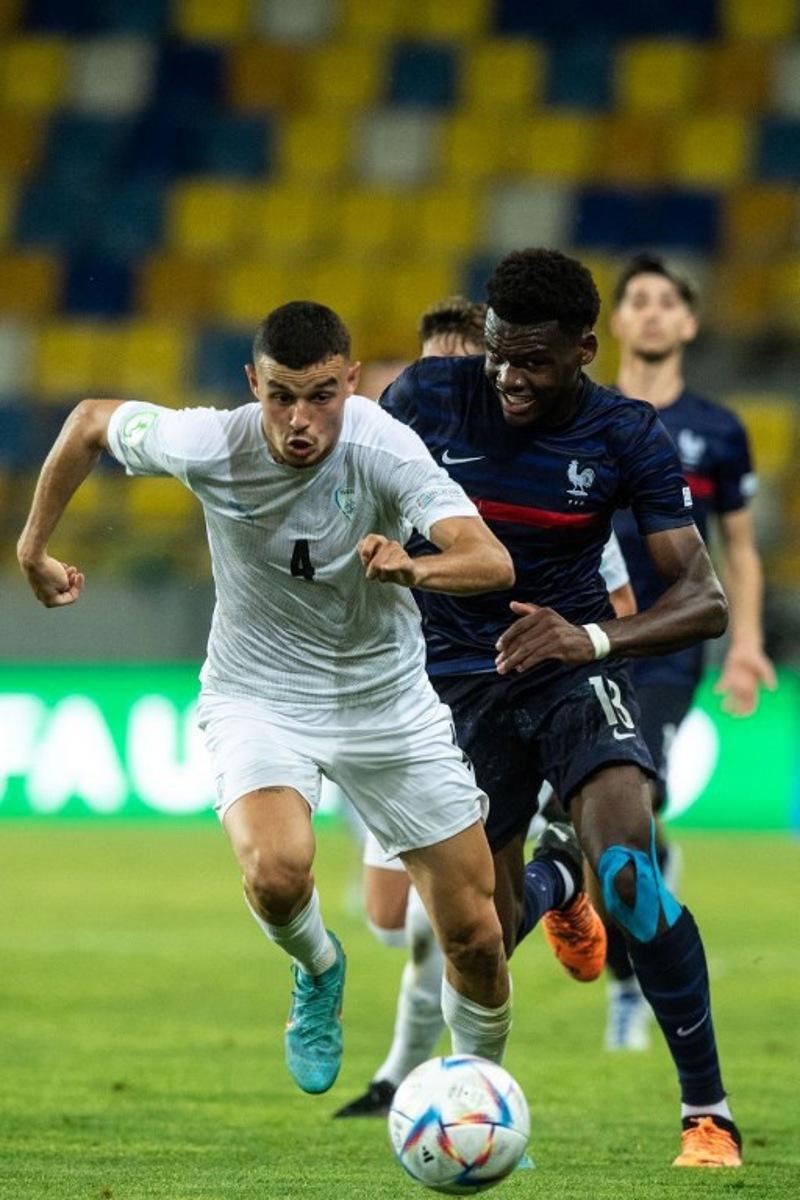 Israel's defender Stav Lemkin (L) and France's Ange-Yoan Bonny vie for the ball during the UEFA Under-19 European Championship semi-final football match between France and Israel at the DAC Arena in Dunajska Streda, Slovakia on June 28, 2022.   VLADIMIR SIMICEK / AFP