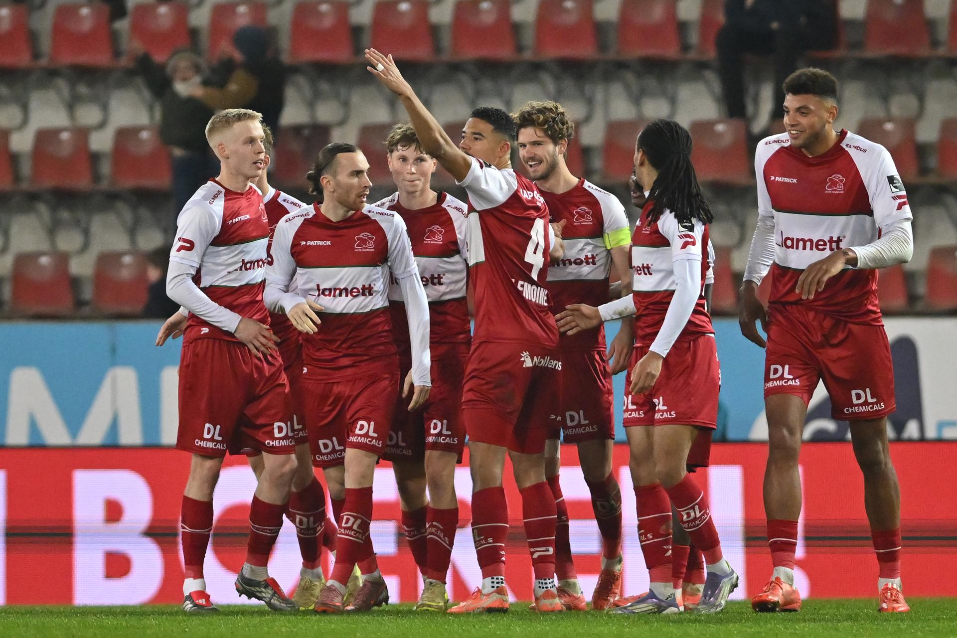 Essevee's players celebrate after scoring during a soccer match between SV Zulte Waregem and RAAL La Louviere, Saturday 13 December 2025 in Waregem, on day 18 of the 2025-2026 'Jupiler Pro League' first division of the Belgian championship. BELGA PHOTO LUC CLAESSEN