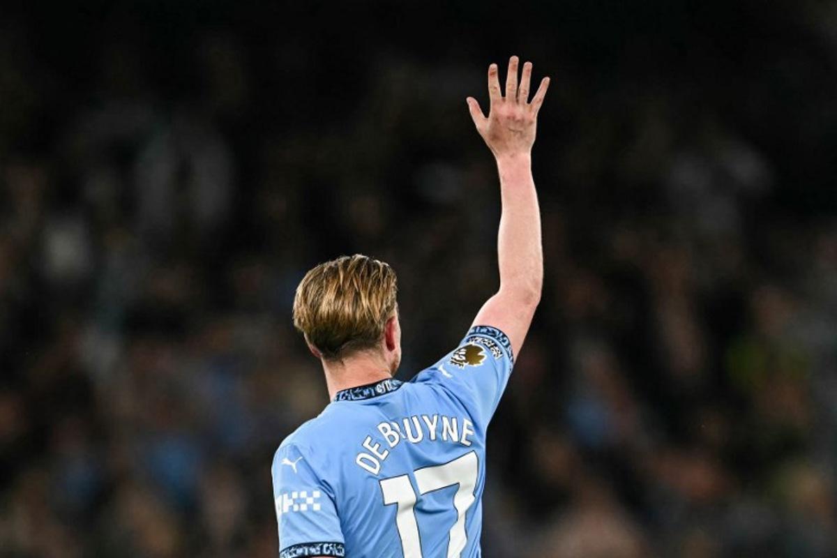 Manchester City's Belgian midfielder #17 Kevin De Bruyne waves to supporters as he leaves the pitch at the end of his last match with Manchester City during the English Premier League football match between Manchester City and Bournemouth at the Etihad Stadium in Manchester, north west England, on May 20, 2025.  Paul ELLIS / AFP