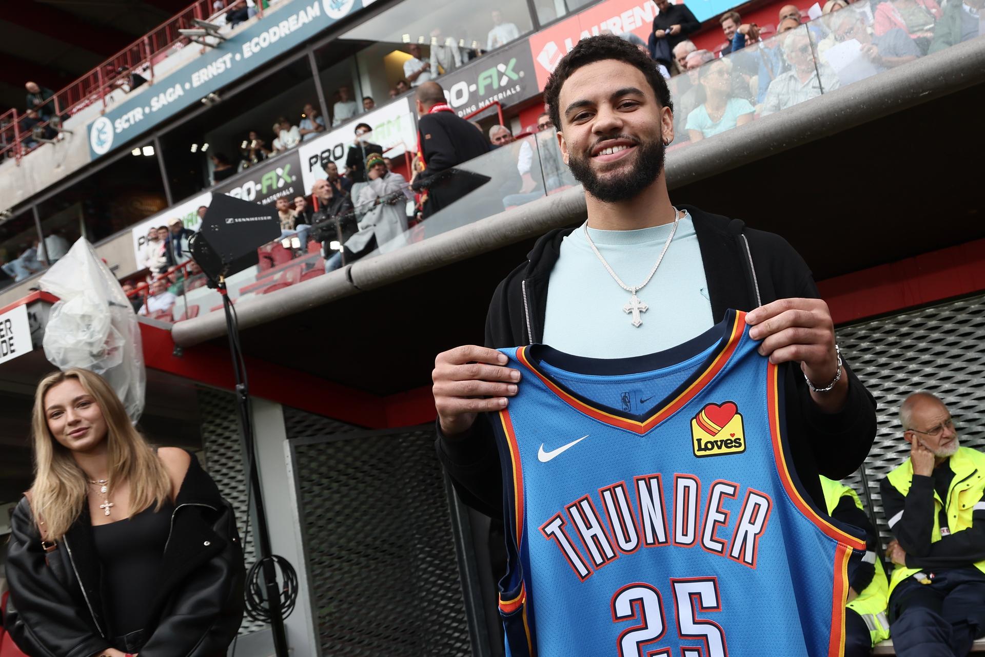 NBA Belgian basket player Ajay Mitchell pictured at the start of a soccer match between Standard de Liege and FCV Dender EH, Saturday 02 August 2025 in Liege, on day 2 of the 2025-2026 'Jupiler Pro League' first division of the Belgian championship. BELGA PHOTO BRUNO FAHY